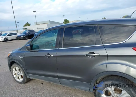 2015 Ford Escape Se z USA, uszkodzony, nr VIN 1FMCU9G94FUB50359